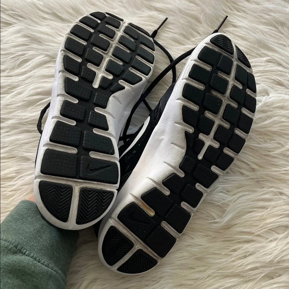 Nike Women’s Black and White Sneakers